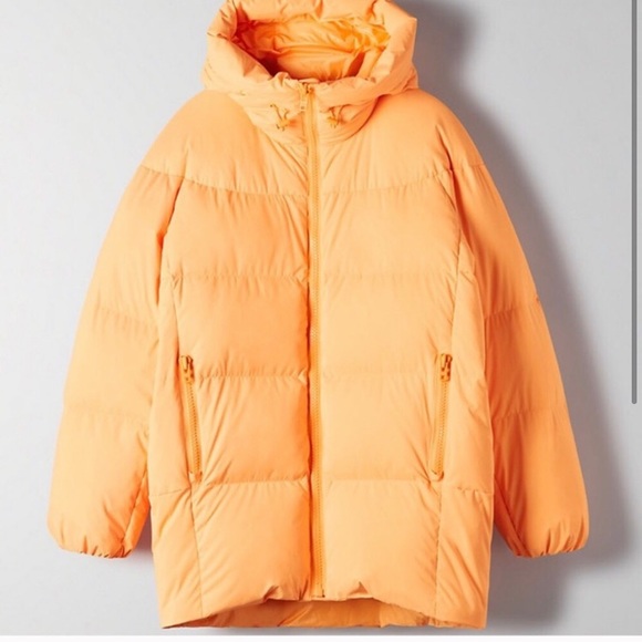 BLACK FRIDAY SALE ARITZIA MEGA GIGA PUFF - Picture 2 of 2